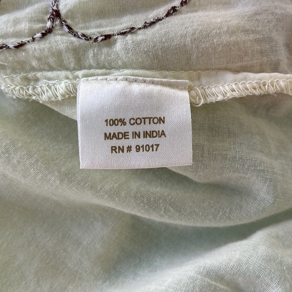 Solitaire Los Angeles Floral Embroidered‎ & Smocked Detail Ombre Sleeveless Top - Picture 7 of 9